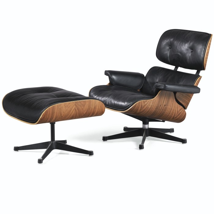 Poltrona Charles Eames no auge de seus 58 anos